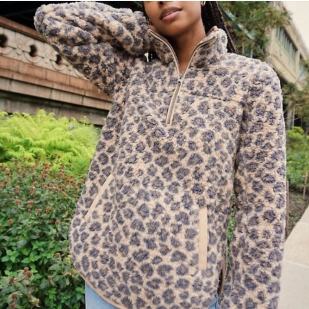 Magnolia Leopard Tan Black & Brown Fuzzy Sherpa Pull-Over Half-Zip Sz. M